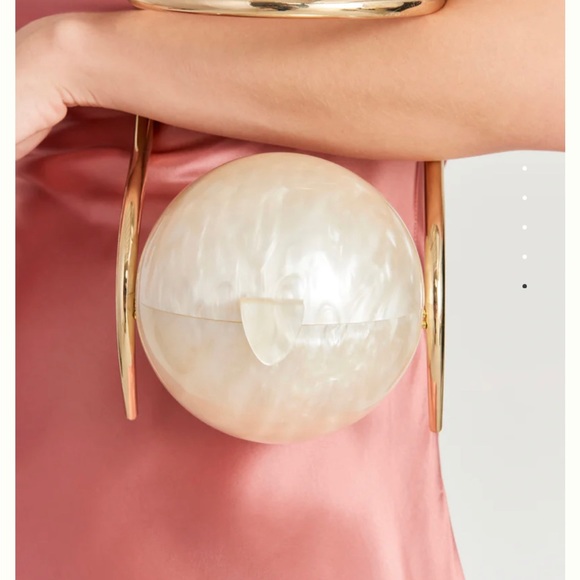 Meet your Posher, Andrea - Picture 2 of 3